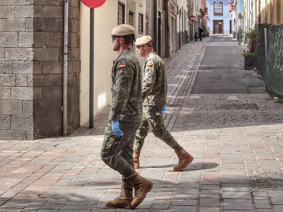 Militares patrullando por Santa Cruz