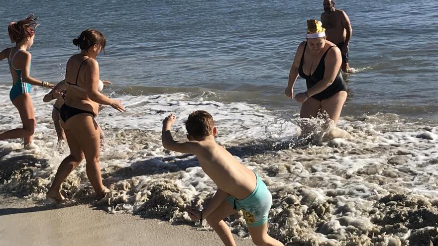 Unas 30 personas protagonizan el primer ‘capfico’ en la Colònia de Sant Jordi