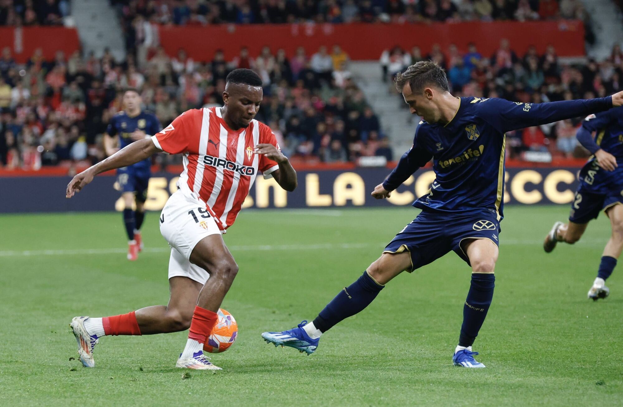 EN IMÁGENES: El Sporting - Tenerife disputado en El Molinón