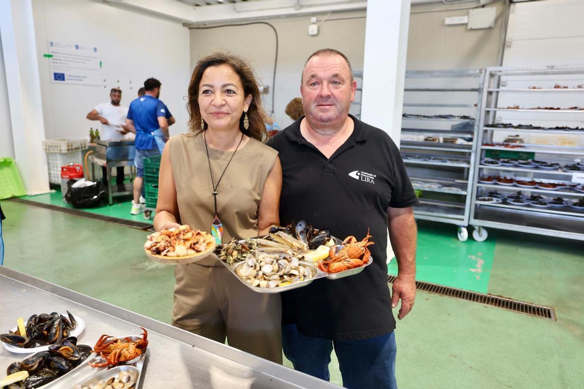 Marta Villaverde e Mariano Lago na degustación de Lira, en Carnota.
