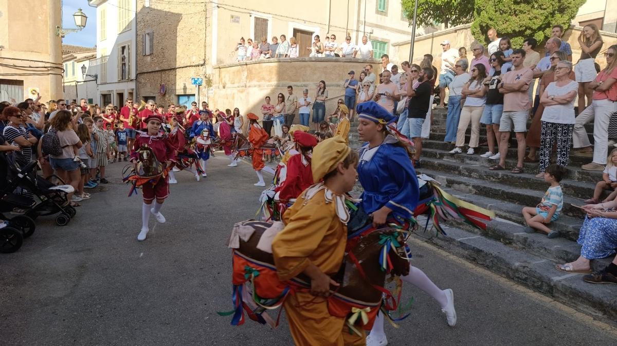 FOTOS | Las danzas de los 'Cavallets' en Artà, en imágenes FOTOS | Las danzas de los 'Cavallets' en Artà, en imágenes