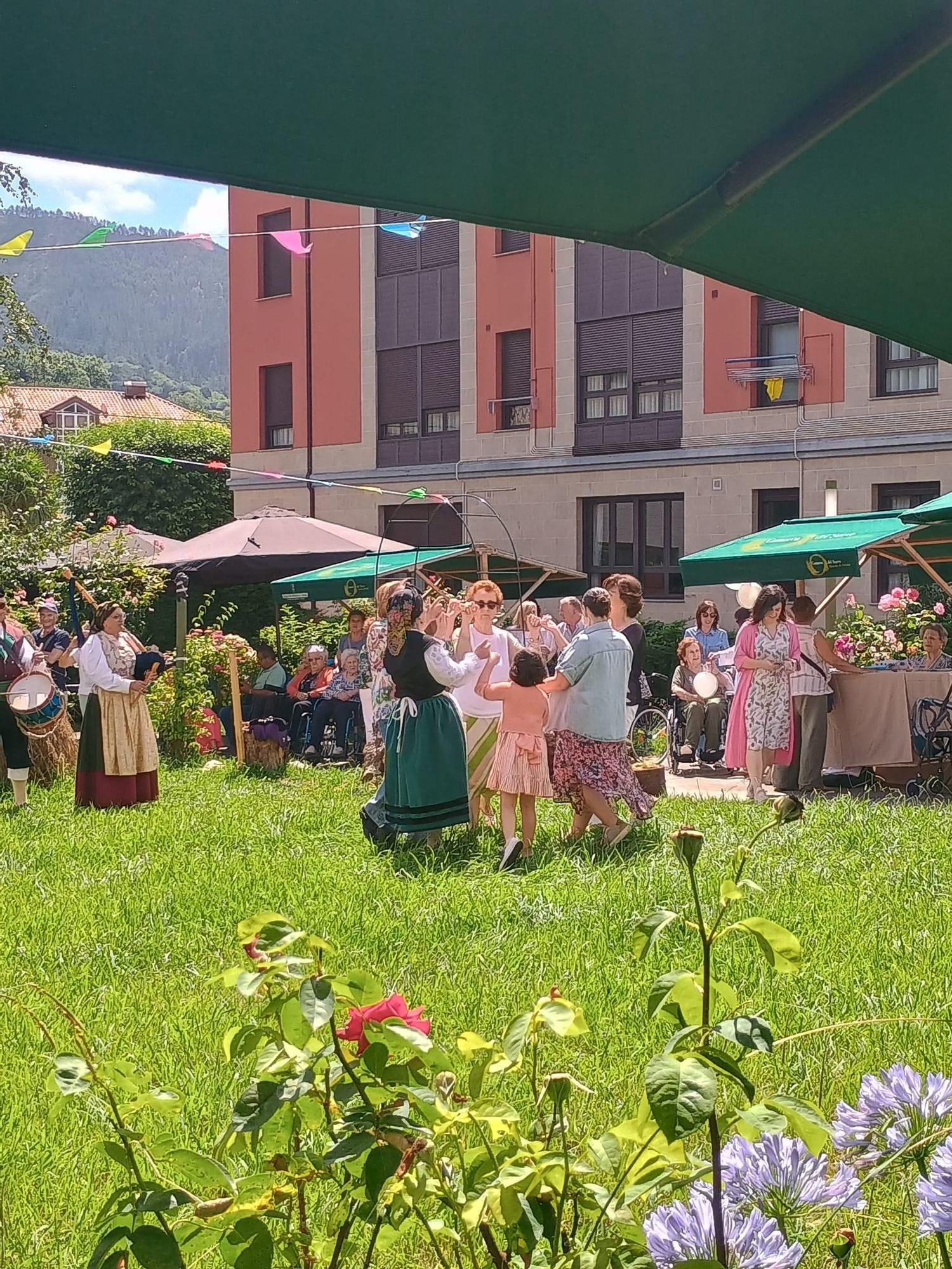 La residencia de mayores de Arriondas celebra su XXI aniversario