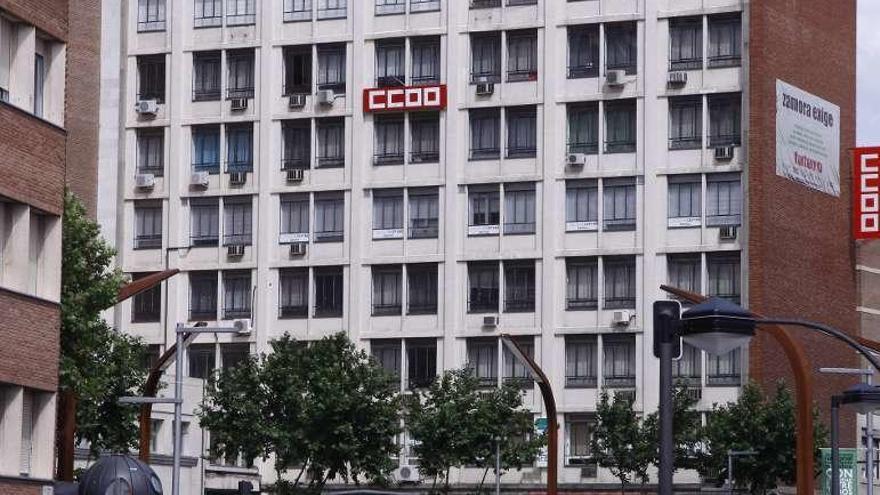 Edificio sindical en la plaza de Alemania.