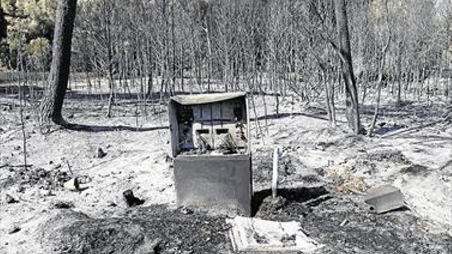 El fuego de Bolulla ha devorado 600  hectáreas y el de Xàbia y Benitatxell, estables