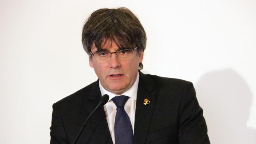 L&#039;expresident Carles Puigdemont durant la roda de premsa posterior a la reunió del grup parlamentari de Junts per Catalunya, a Brussel·les el 21 de gener del 2019.