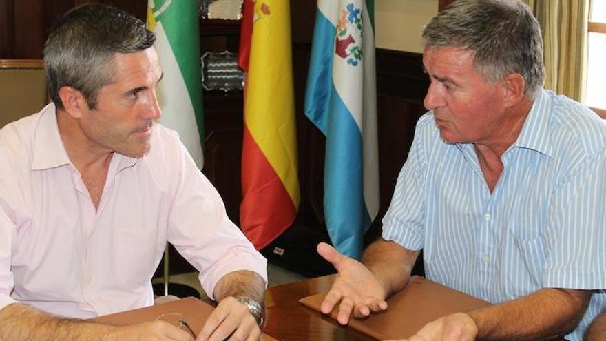 Juan Carlos Maldonado y Ángel Nozal, reunidos en el Ayuntamiento de Mijas.