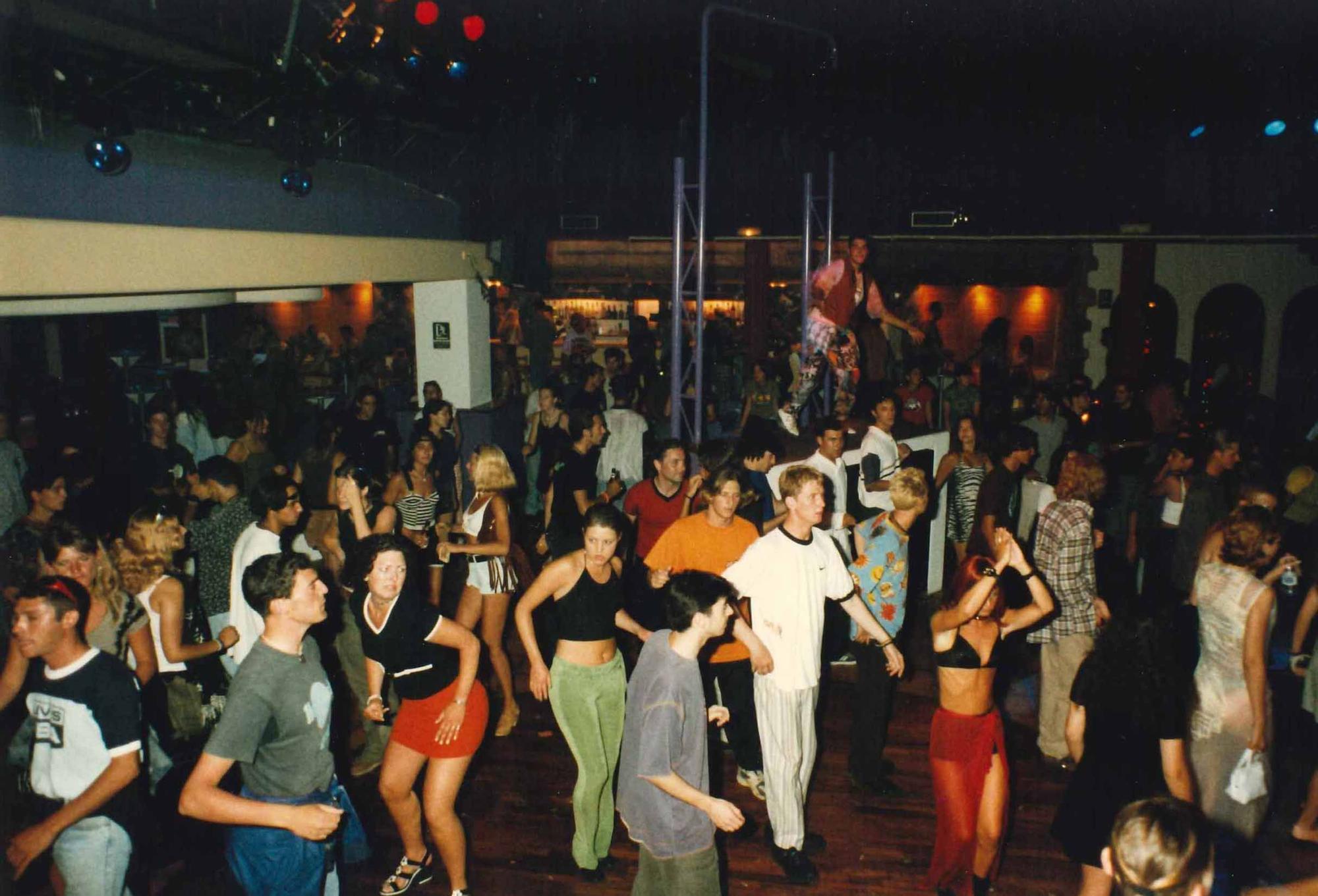 Discotecas de Ibiza entre los años 1980 y 2000: búscate en nuestras fotos