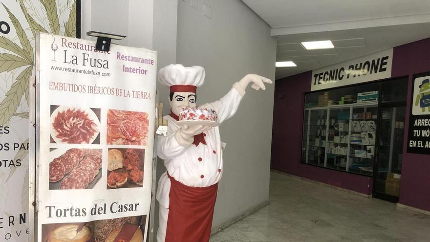 Cáceres: la galería comercial de los macarrones con tomate