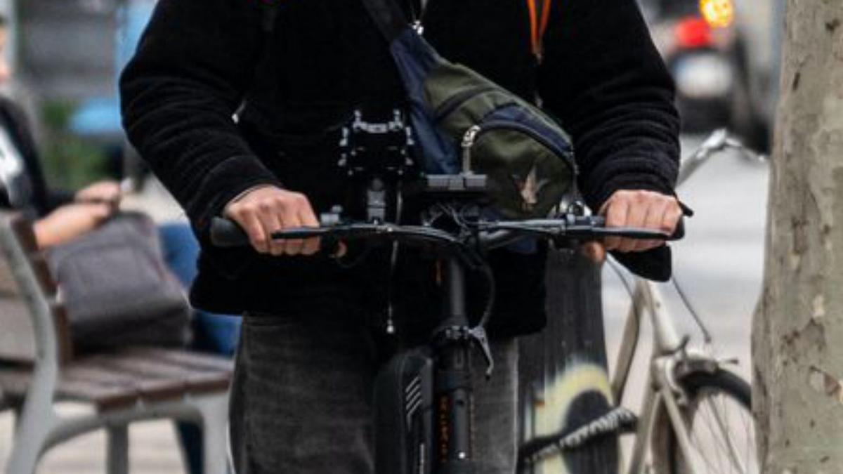 Un conductor amb casc.   | MARC ASENSIO CUPLÉS