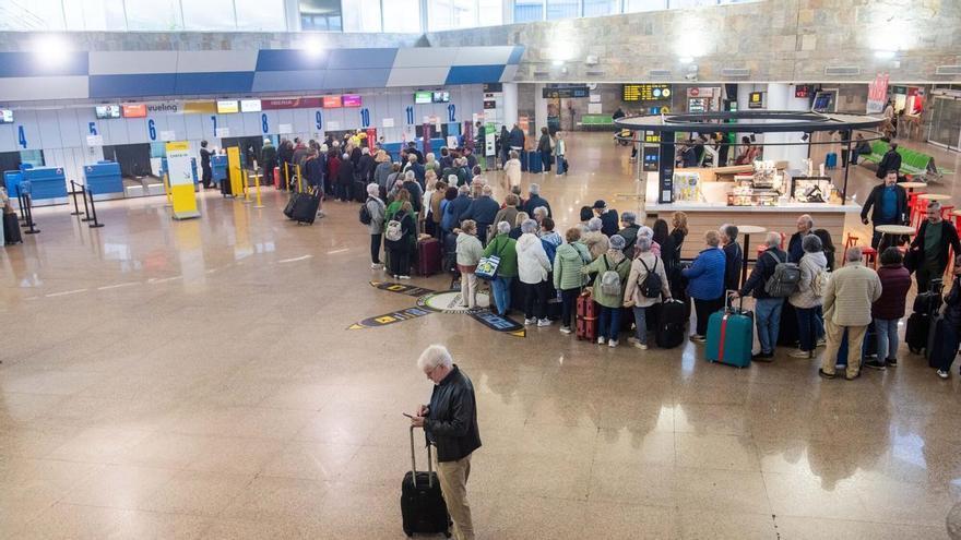 El turismo de congresos y la reciente pérdida de vuelos, claves para reforzar el aeropuerto de A Coruña con "urgencia"