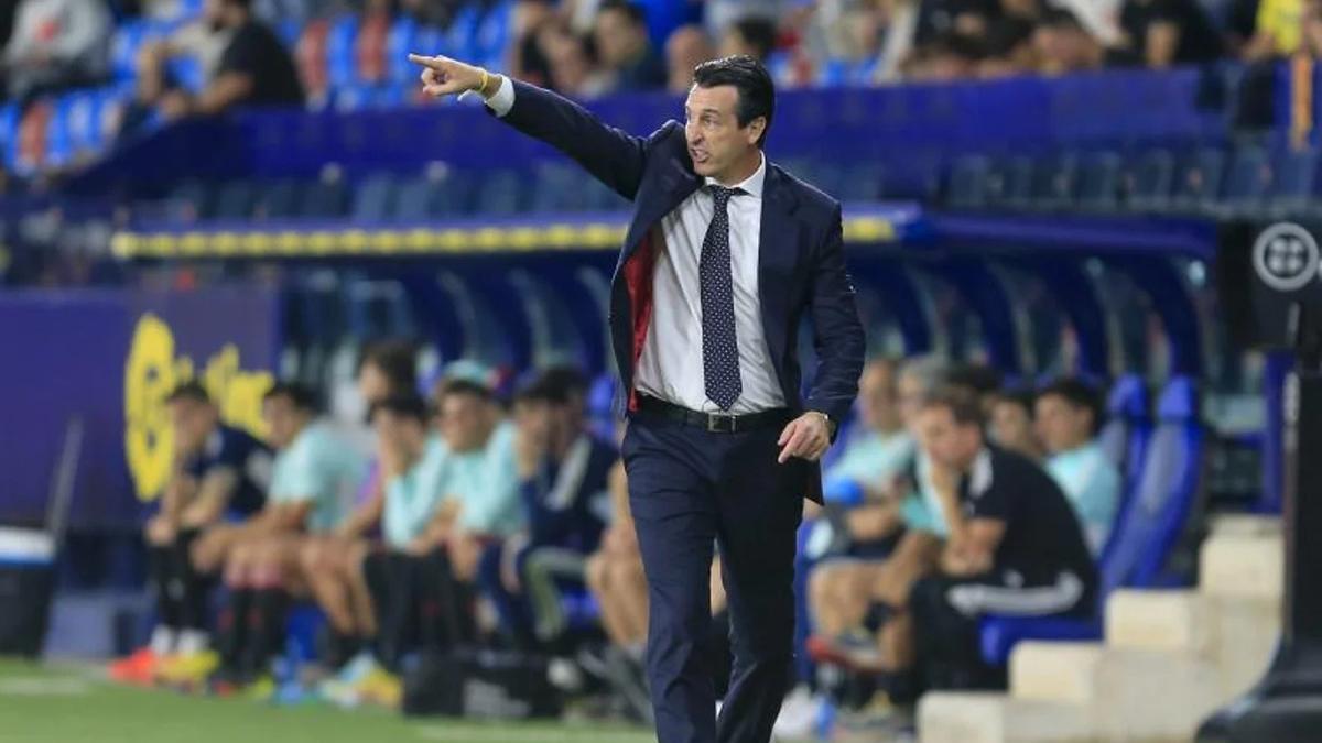 Emery hace historia en el Aston Villa
