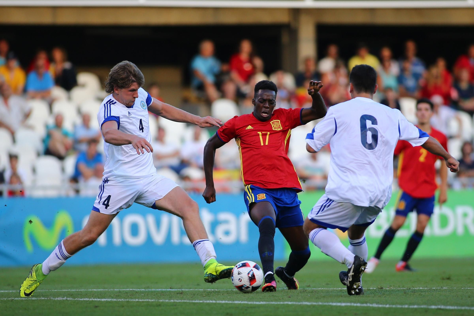 Galería | Búscate en las últimas visitas de la selección española al SkyFi Castalia