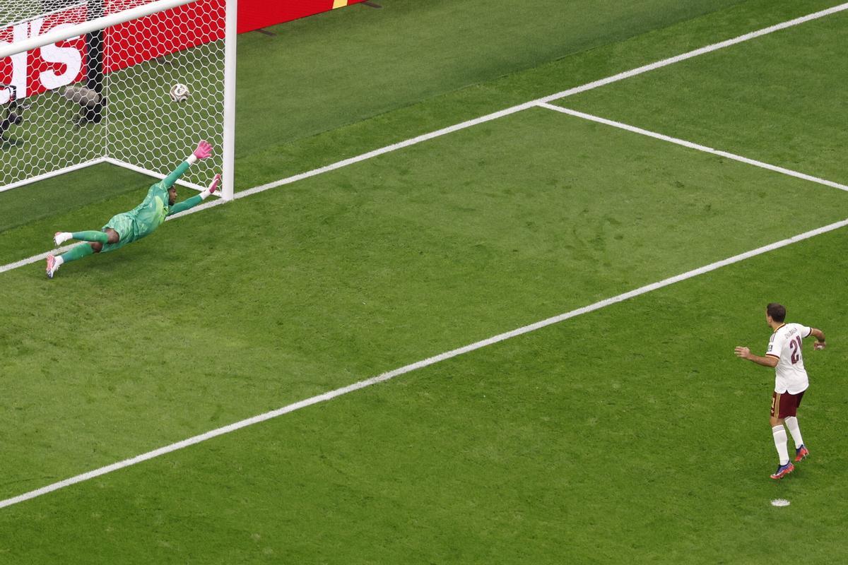 Así transformó Oyarzabal el penalti que supuso el primer gol del encuentro. Así transformó Oyarzabal el penalti que supuso el primer gol del encuentro.