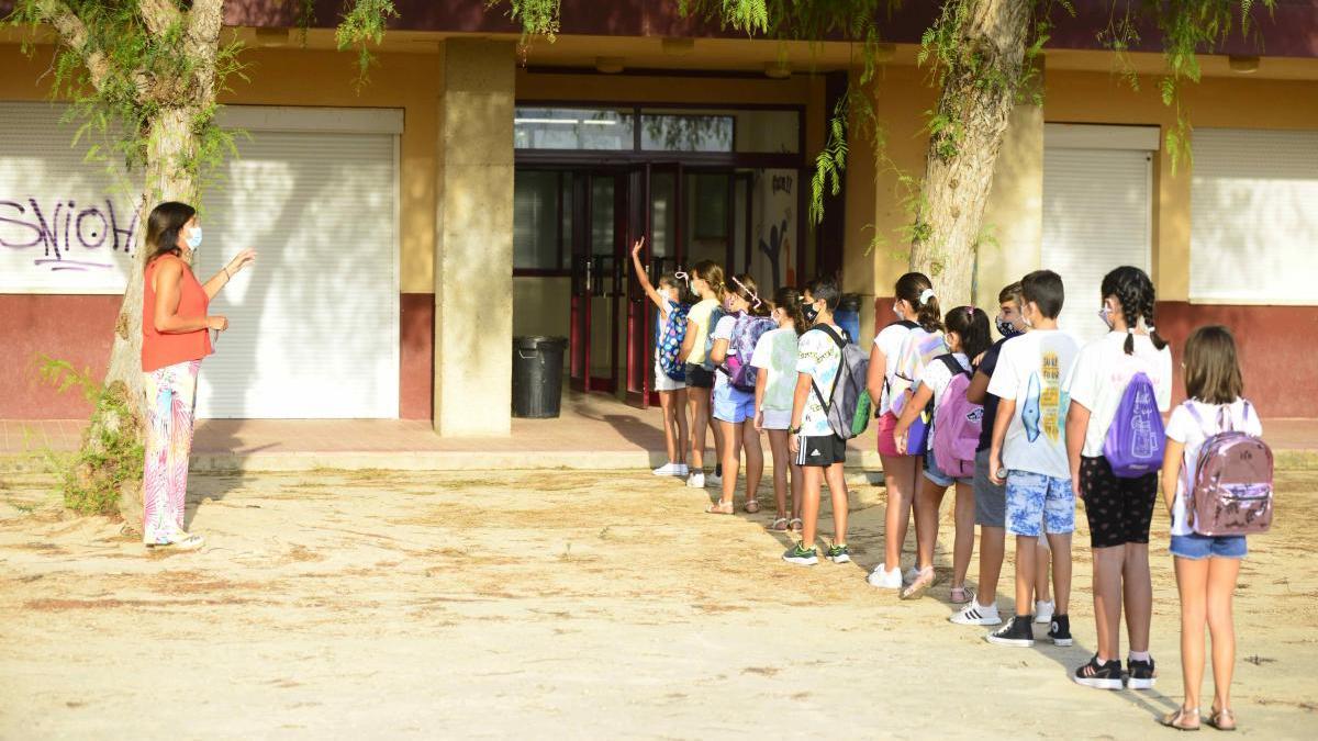 28 alumnos positivos en un día en 22 colegios e institutos de la Región