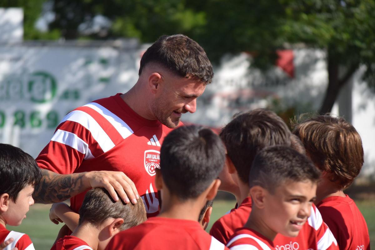 Javi Galán saluda a los componentes de su campus.