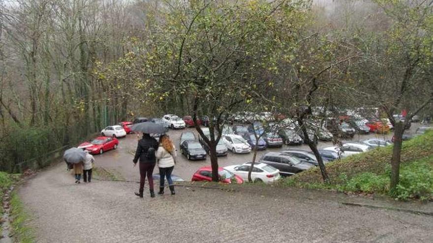 Urgen mejoras en el parking de Covadonga