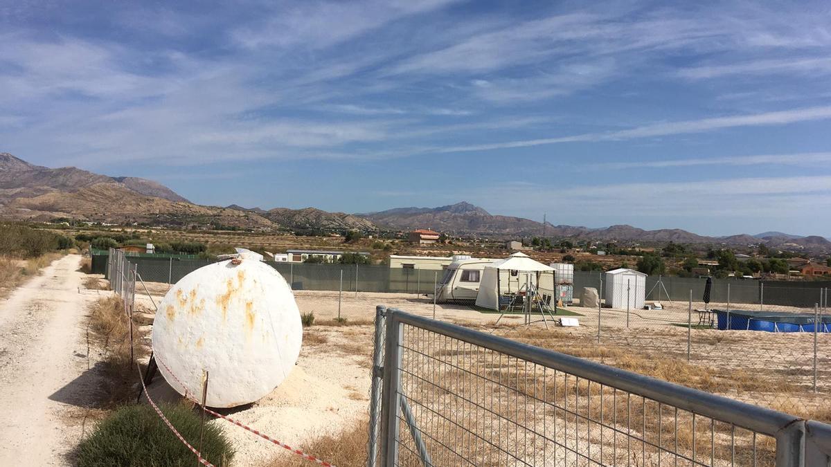 La finca denunciada por la instalación de un camping.