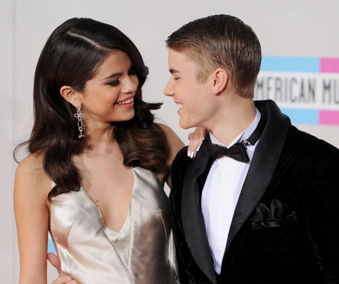 Justin Bieber y Selena Gómez en los American Music Awards en el 2011