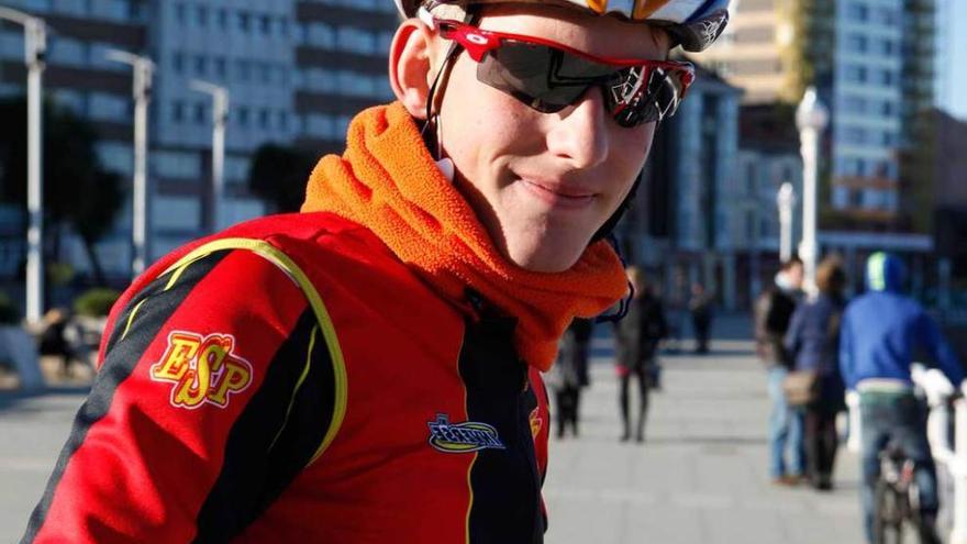 El joven Iván Cortina con el maillot de la selección española.