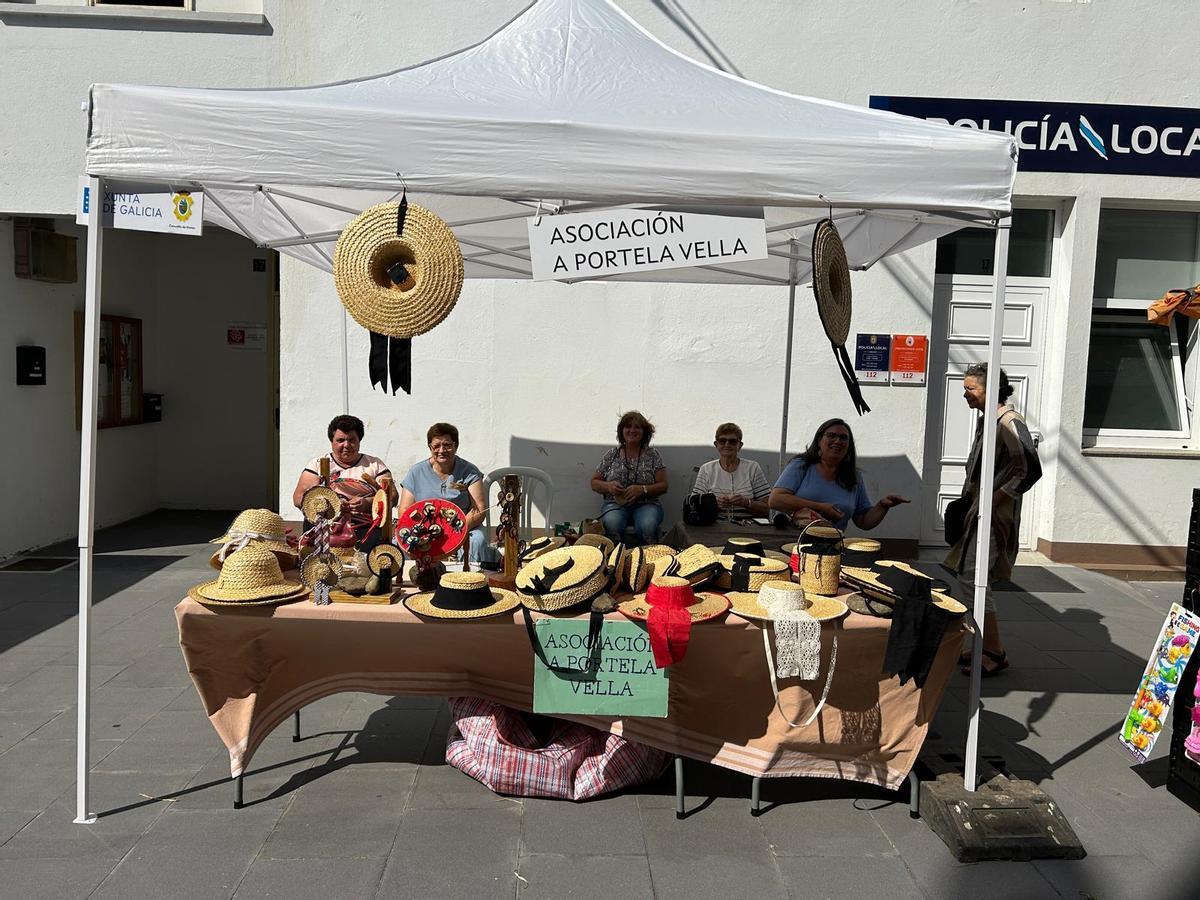 O comercio de Outes saca ás rúas produtos de artesanía, gastronomía e horta no marco da Feiriña