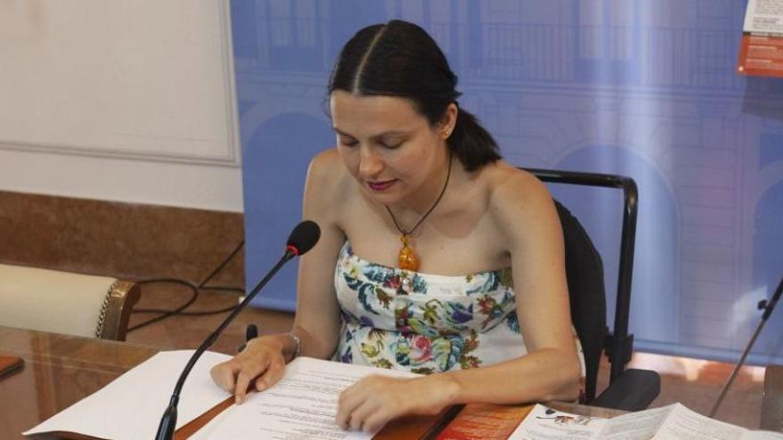 La concejala María Eugenia Cabezas durante la presentación del Verano Cultural