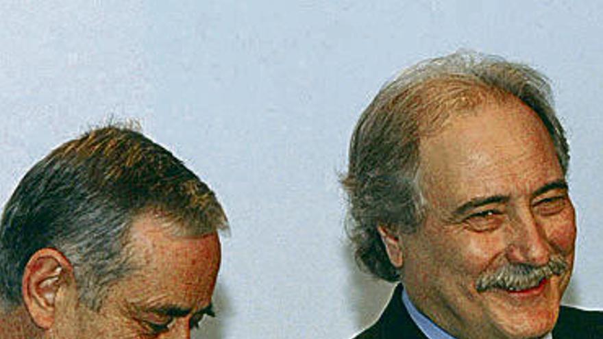 Juan Pedro Hernández Moltó (dcha.) e Ildefonso Ortega. // Efe
