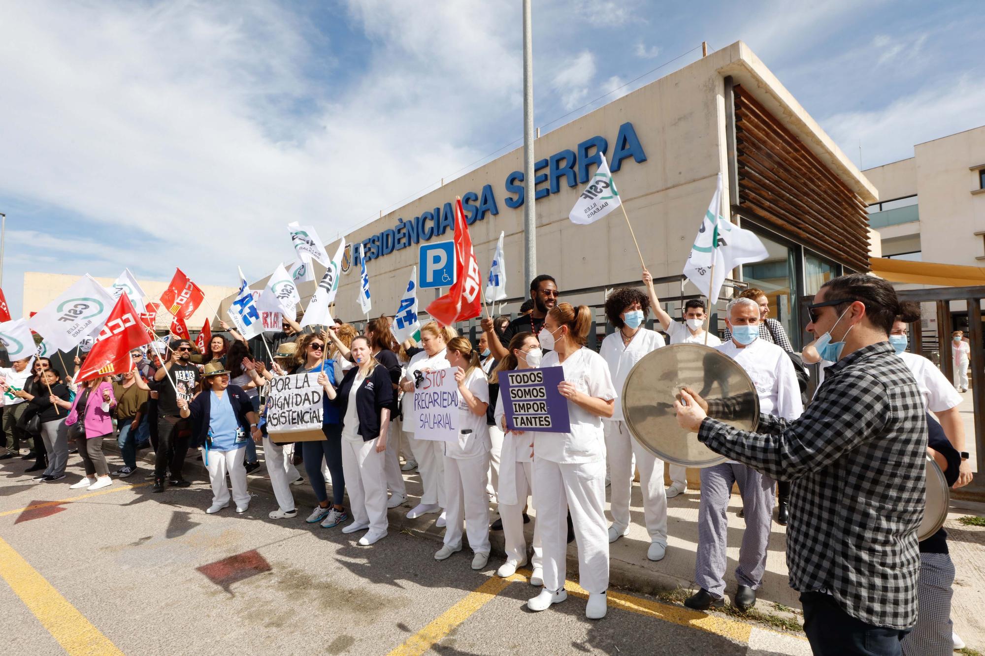 Galería de la concentración de los trabajadores de las residencias del Govern