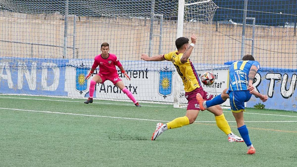 Imagen del Andratx-Alzira (1-0) de la primera vuelta