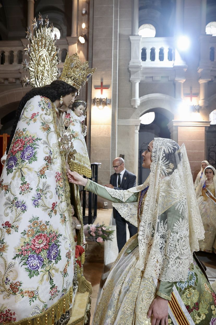 Así ha sido el Besamanos de las falleras mayores y cortes de honor 2025