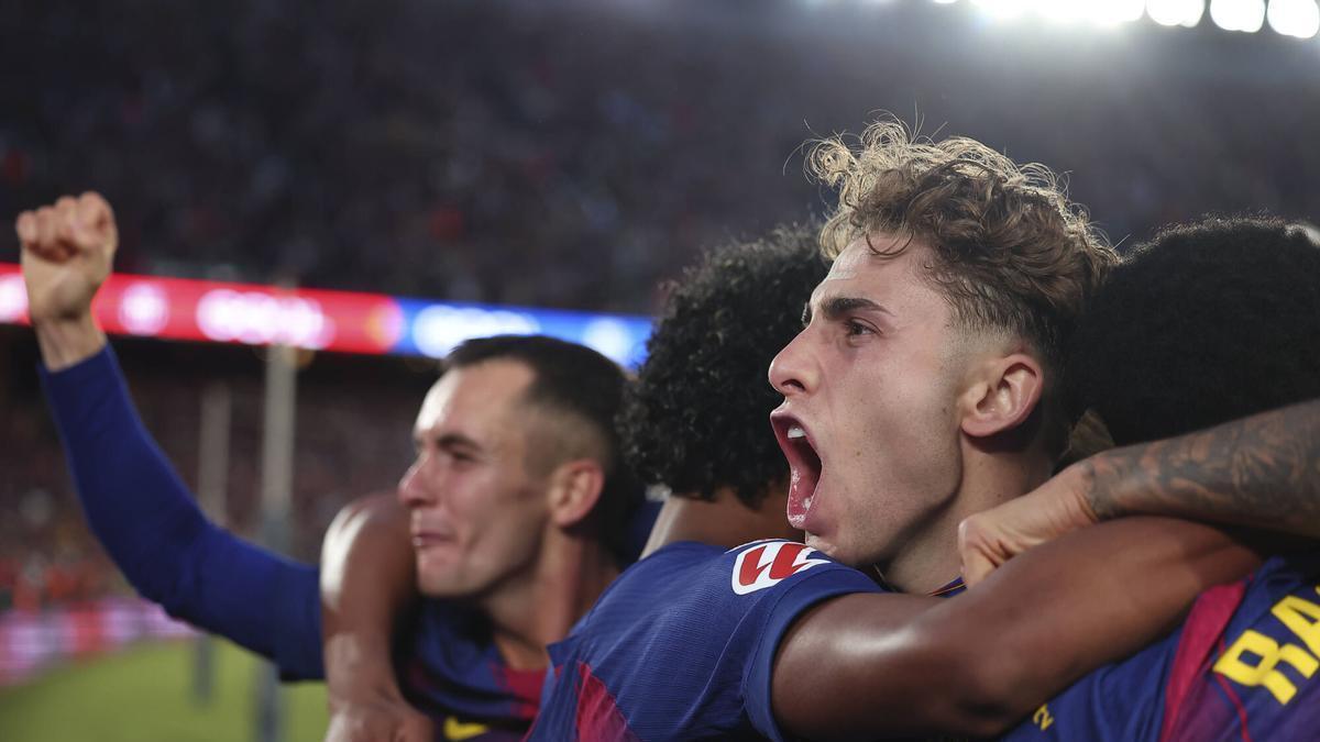 Lo que no se vio del Barça - Espanyol: El saludo de Manolo a Joan, el motivo de la 'R invertida y el pique entre Lozano y Cancelo