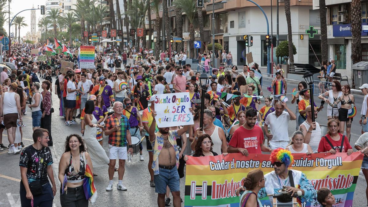 Así ha sido el desfile del Orgullo LGTBI en Alicante