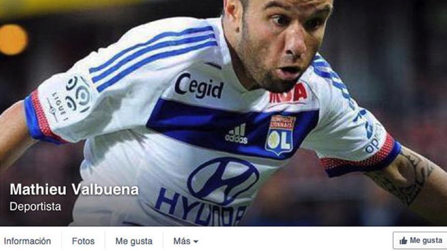 Valbuena cuelga en Facebook una foto abrazado con Benzema