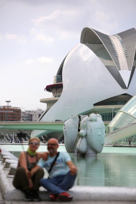 Esculturas de Manolo Valdés en el lago de la Ciudad de las Artes y las Ciencias