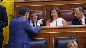 Pedro Sánchez y Francina Armengol, en el Congreso.