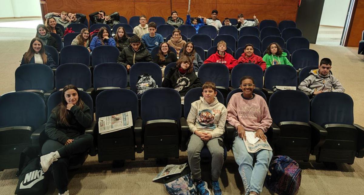 Estudiantes de ESO del instituto Algarb visitan Diario de Ibiza