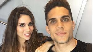 Melissa Jiménez y Marc Bartra.