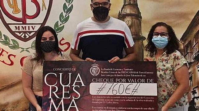 Responsables de la banda donan los fondos a familiares de Palomino.