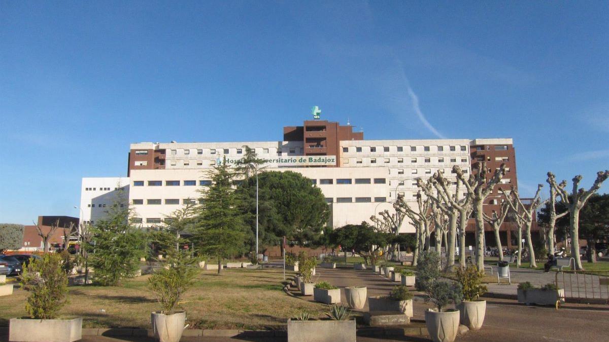 El herido se encuentra ingresado en la Hospital Universitario de Badajoz.
