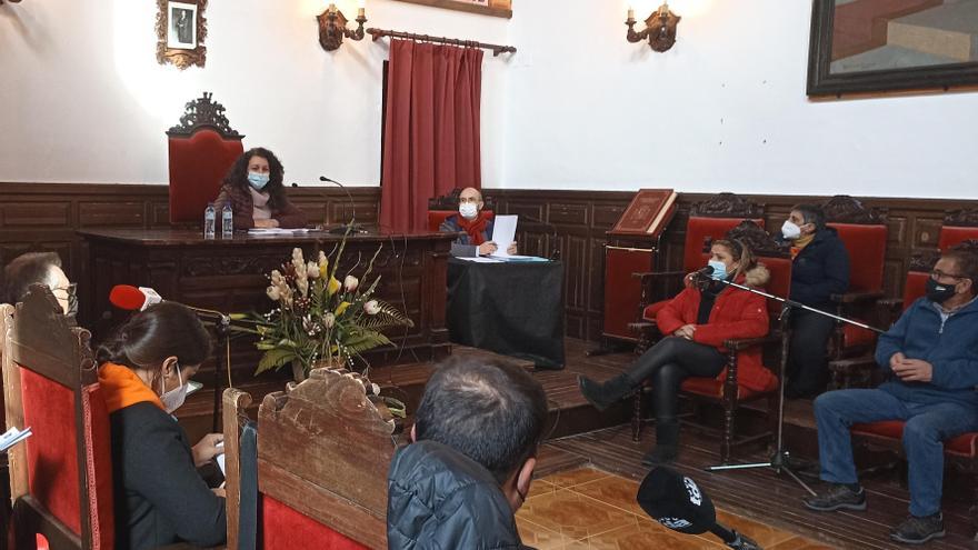 La alcaldesa de Alburquerque mantendrá la mayoría en el ayuntamiento al menos hasta marzo