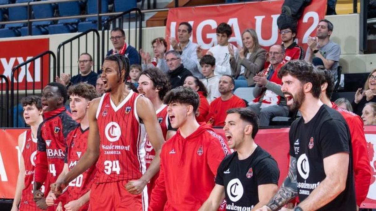 Los jugadores del Casademont U22 celebran una victoria en un partido de la Liga U.