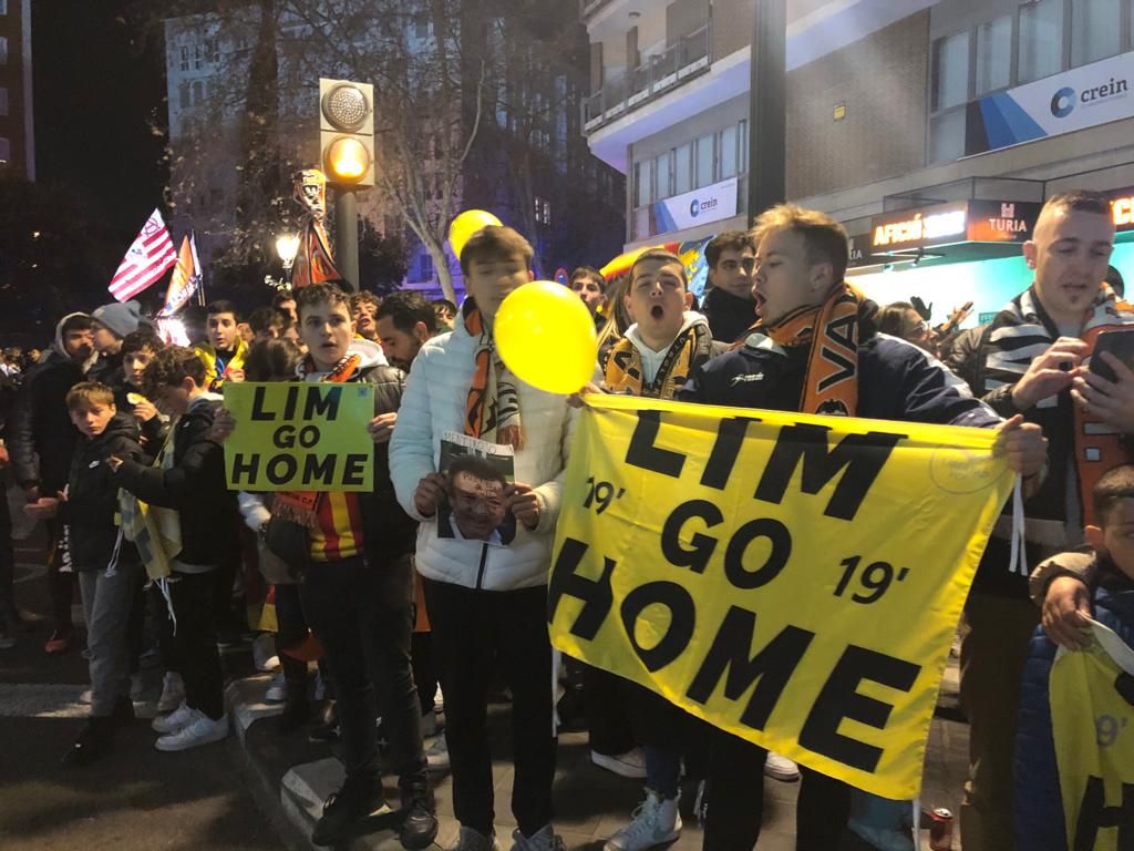 El 11-F, en imágenes: El valencianismo protesta contra Peter Lim