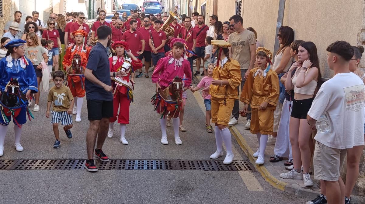 FOTOS | Las danzas de los 'Cavallets' en Artà, en imágenes FOTOS | Las danzas de los 'Cavallets' en Artà, en imágenes