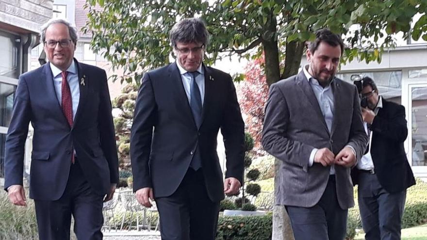 Toni Comín i Carles Puigdemont, en una imatge d&#039;arxiu, amb Quim Torra |