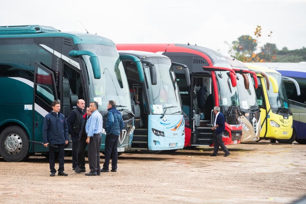 Más de 170.000 valientes desafían a la lluvia en Cheste