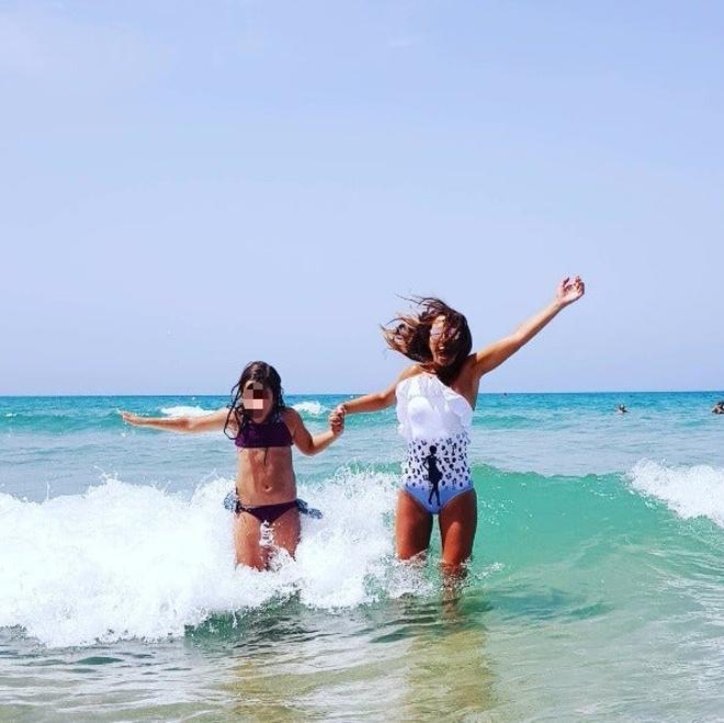 Paula Echevarría y Daniella de vacaciones en la playa