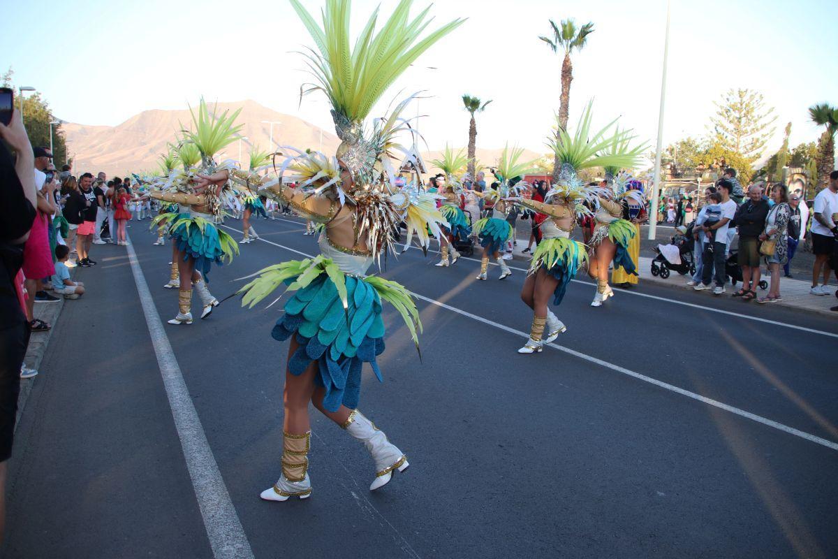 Un momento del coso del Carnaval de Playa Blanca (Yaiza) en una edición anterior.