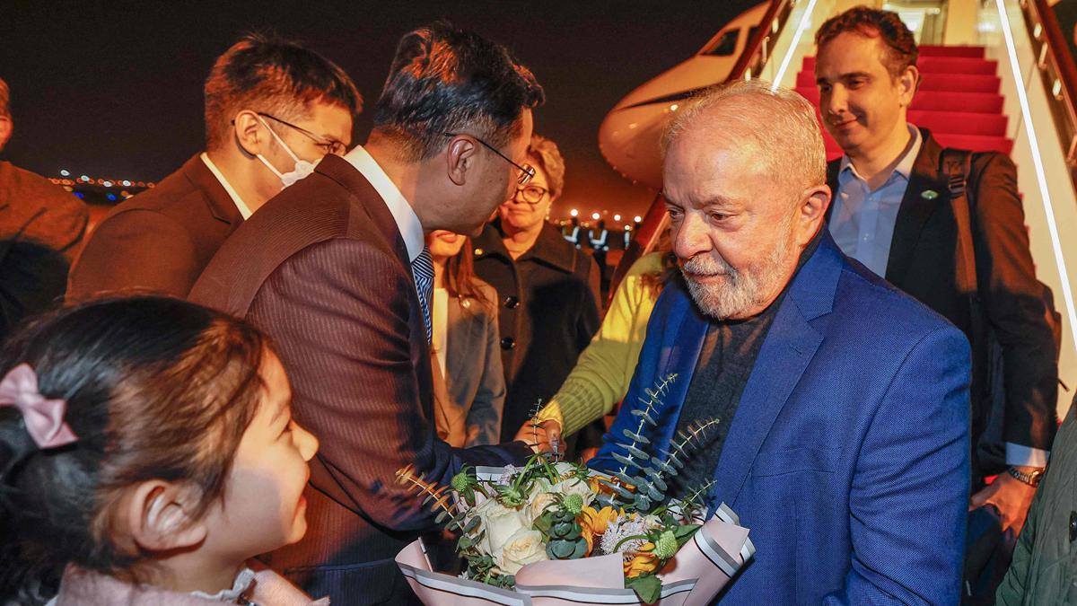 Lula visita China para "relanzar las relaciones" con Pekín