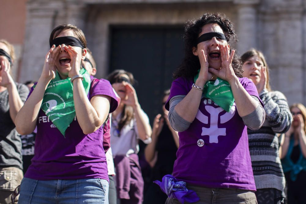 Actividades con motivo del 8M en la plaza de la Virgen