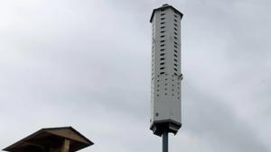 Torre de la Biodiversidad con nidos para murciélagos y vencejos en Sevilla
