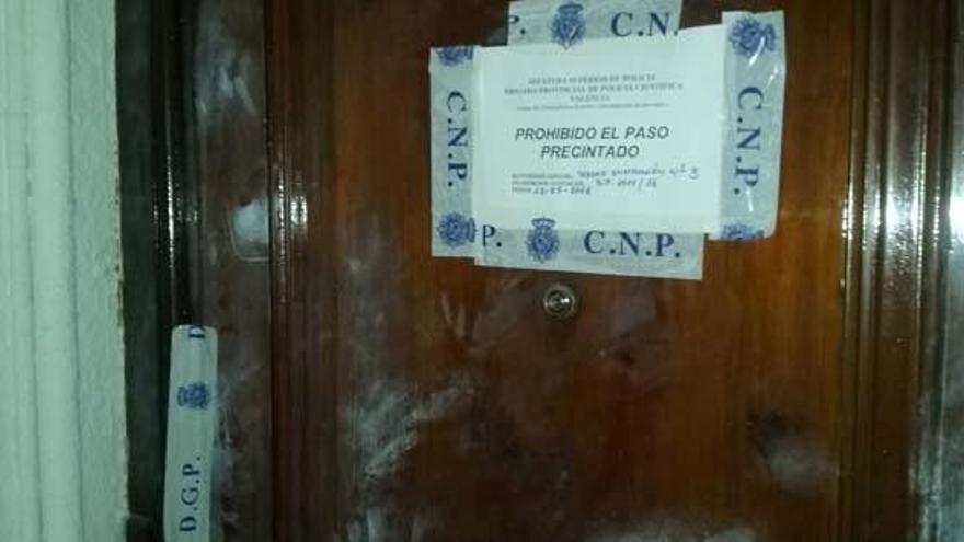 La policía cree que el asesino de la calle Císcar huyó con el coche de las víctimas